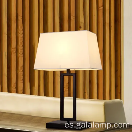 Elegancia moderna del dormitorio: elegante lámpara de escritorio LED blanco